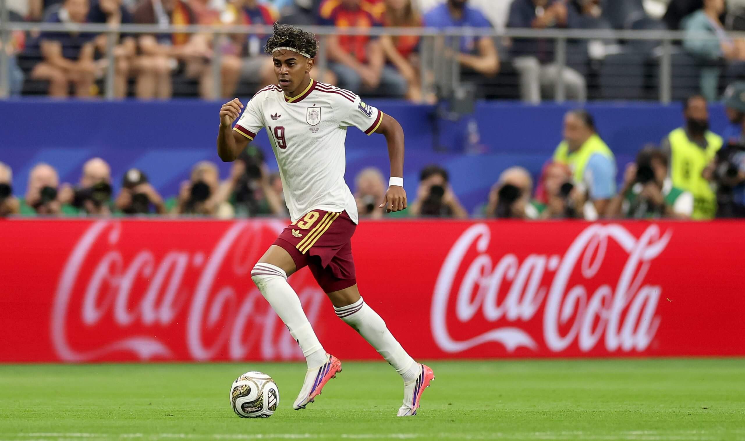 Lamine Yamal on the ball for Spain against France