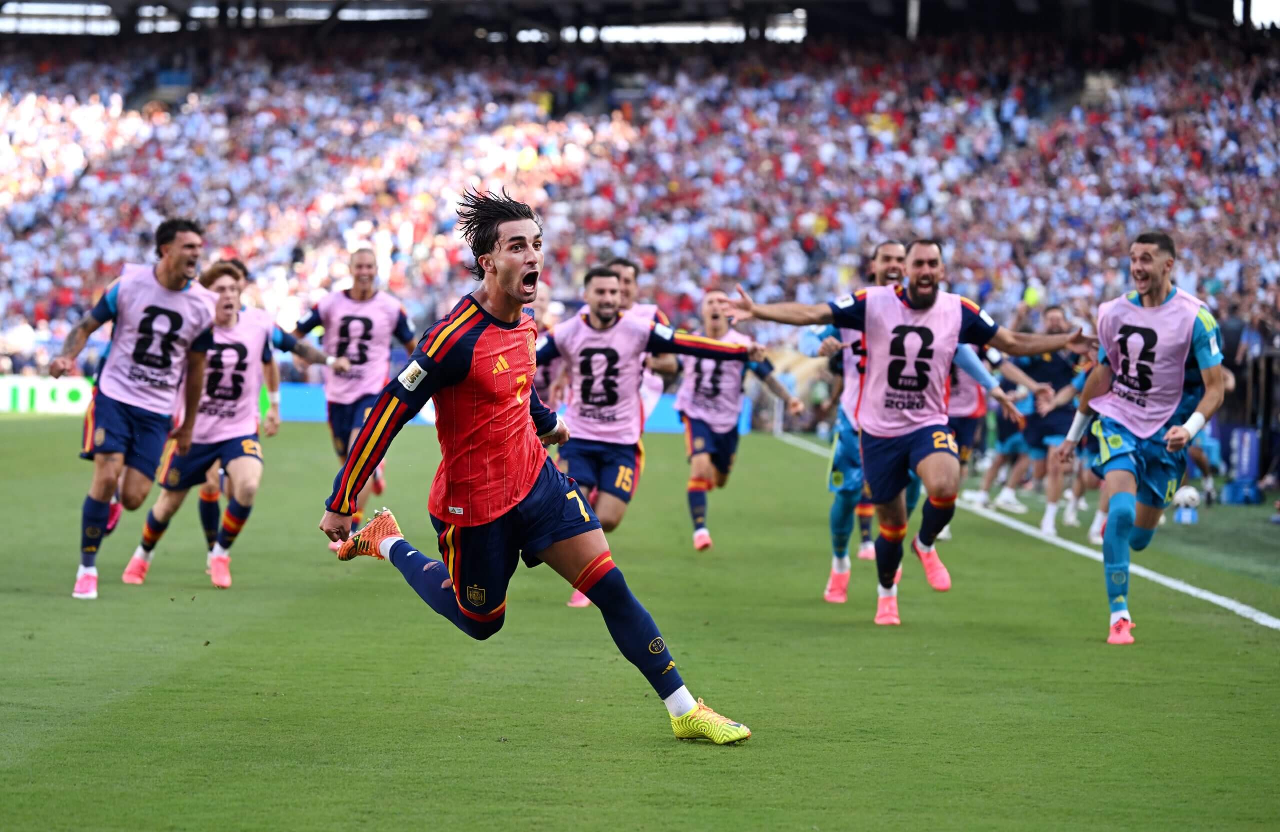 Ferran Torres celebra el gol de la victoria en la final del Mundial