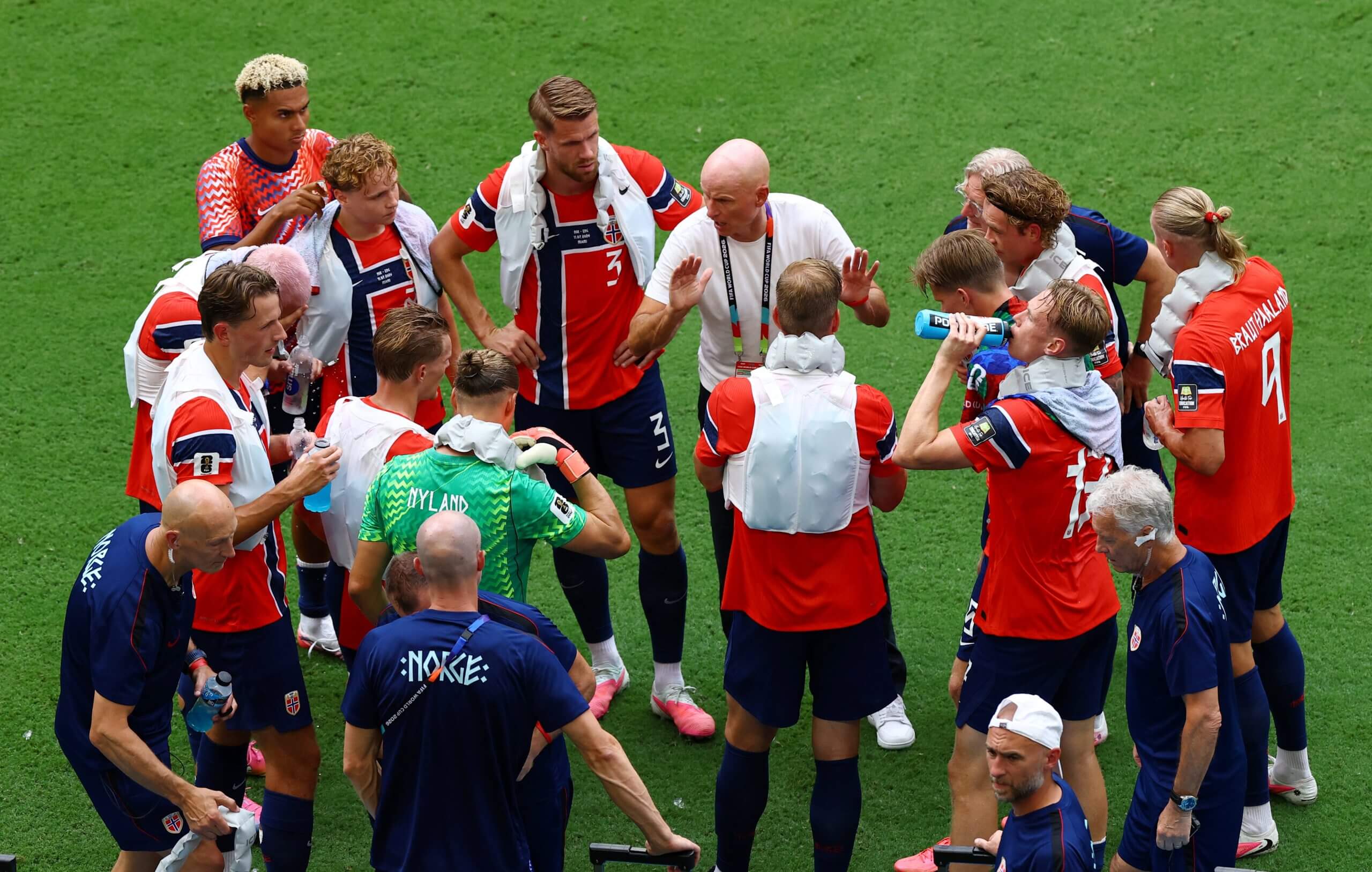 Norway players take a hydration break