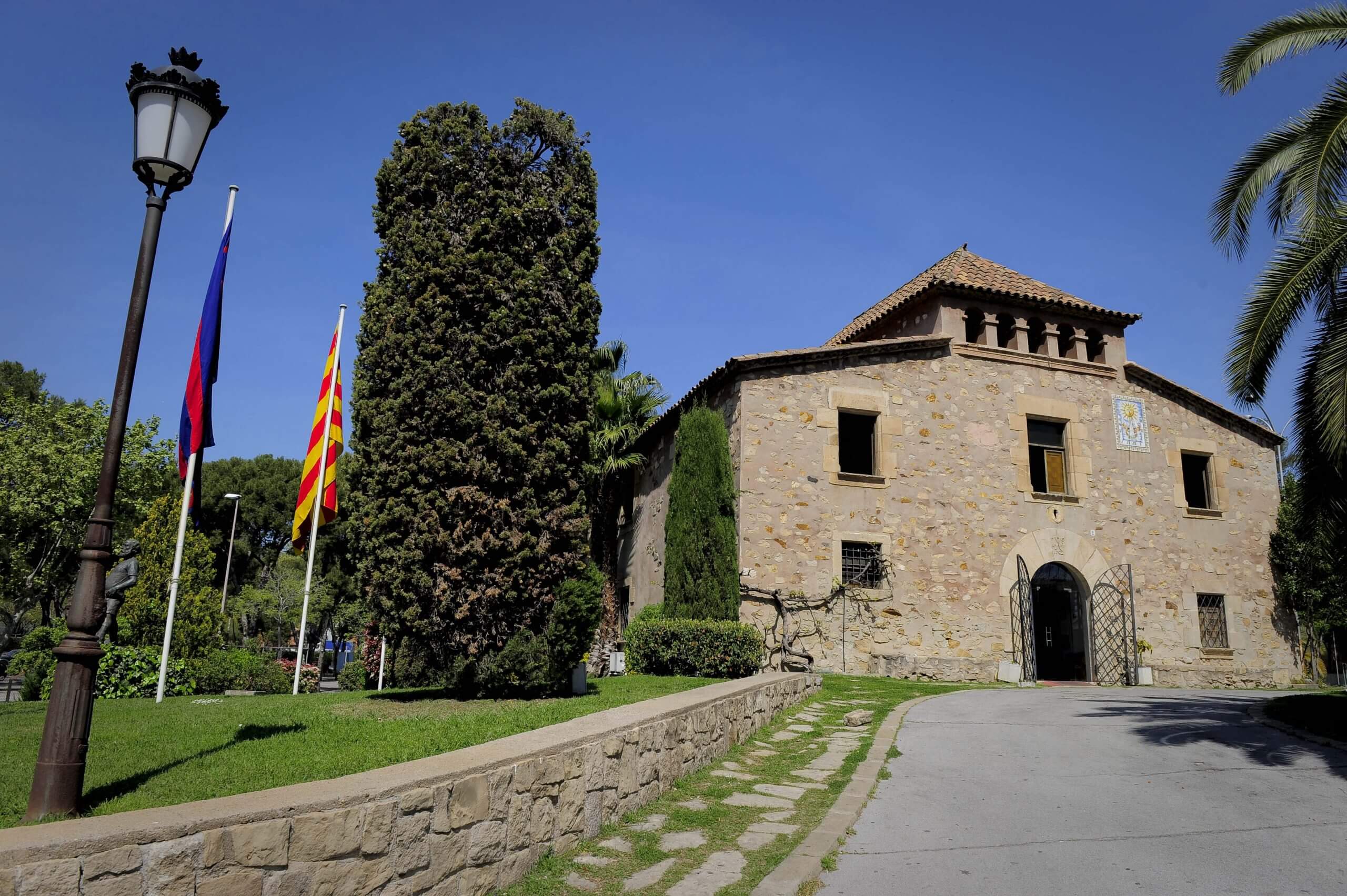 El edificio original de la Academia Juvenil de Barcelona, ​​La Masia. 