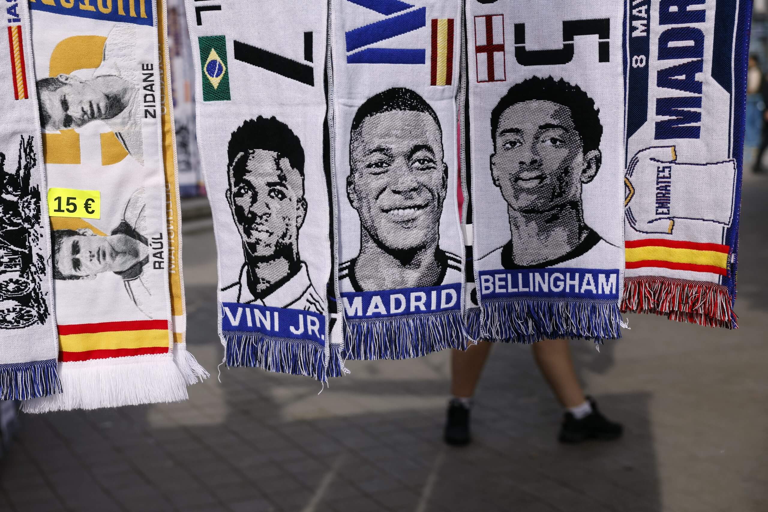 Las bufandas del Real Madrid de Vinicius Junior, Kylian Mbappé y Jude Bellingham están a la venta.