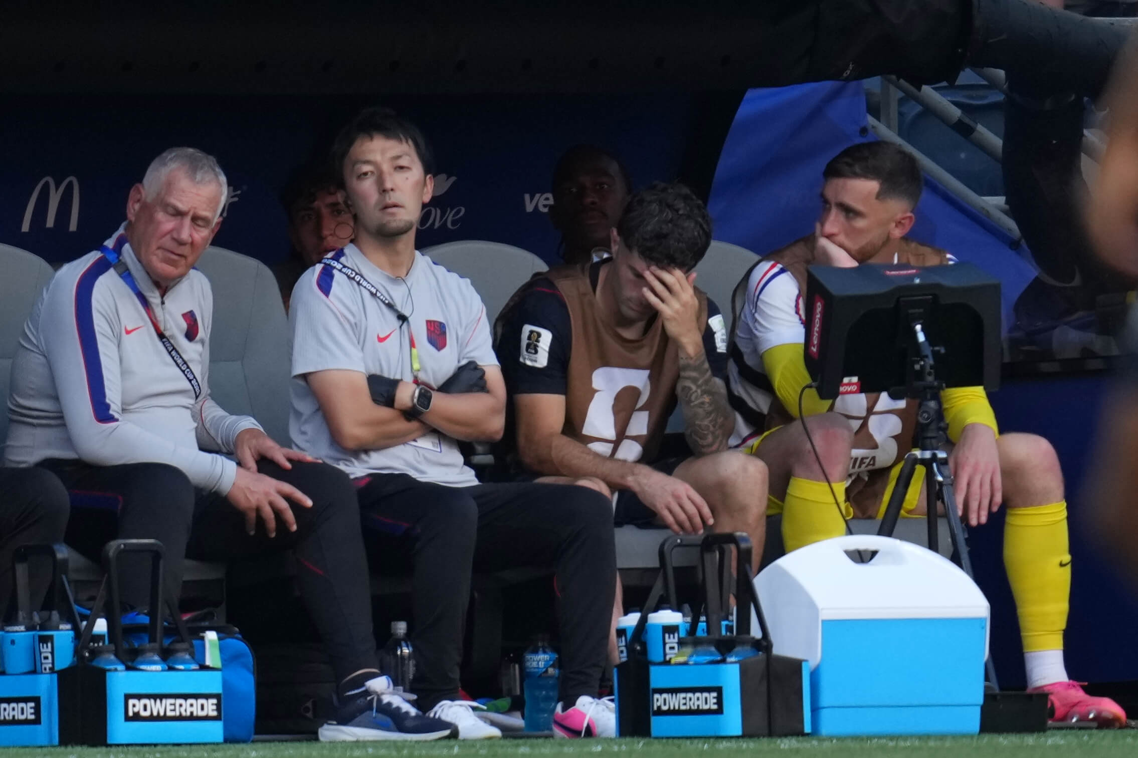 Christian Pulisic en el banquillo del USMNT