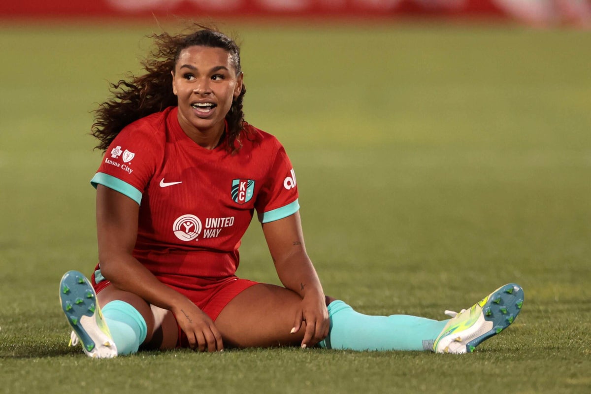 NWSL multa al delantero del FC Kansas City por usar el logotipo de tacos, que según el sindicato de jugadores viola el convenio colectivo