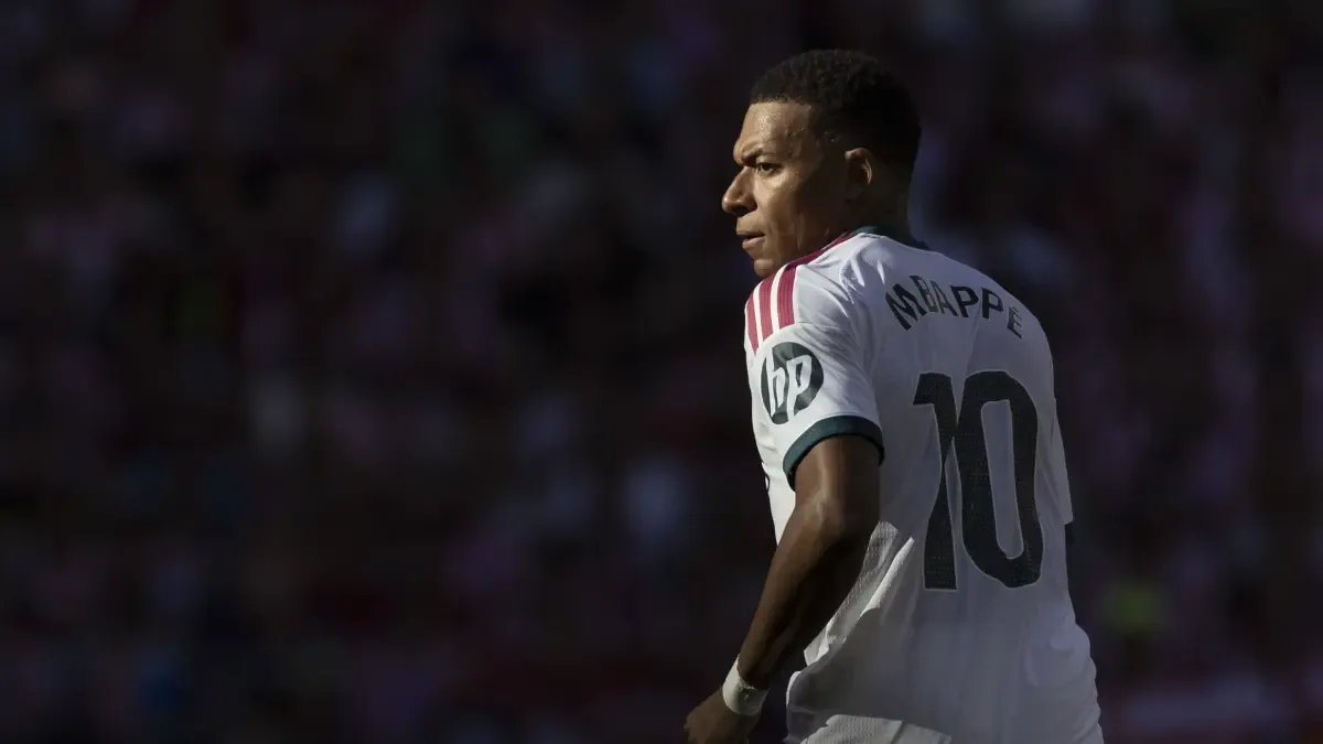 Críticas francesas a Mbappé por supuesta compra de votos al Balón de Oro.