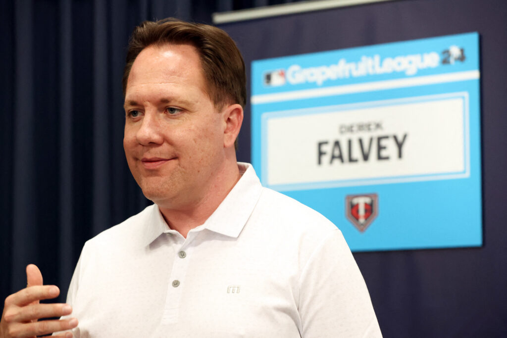 Mets contratarán a Derek Falvey para un puesto en la dirigencia