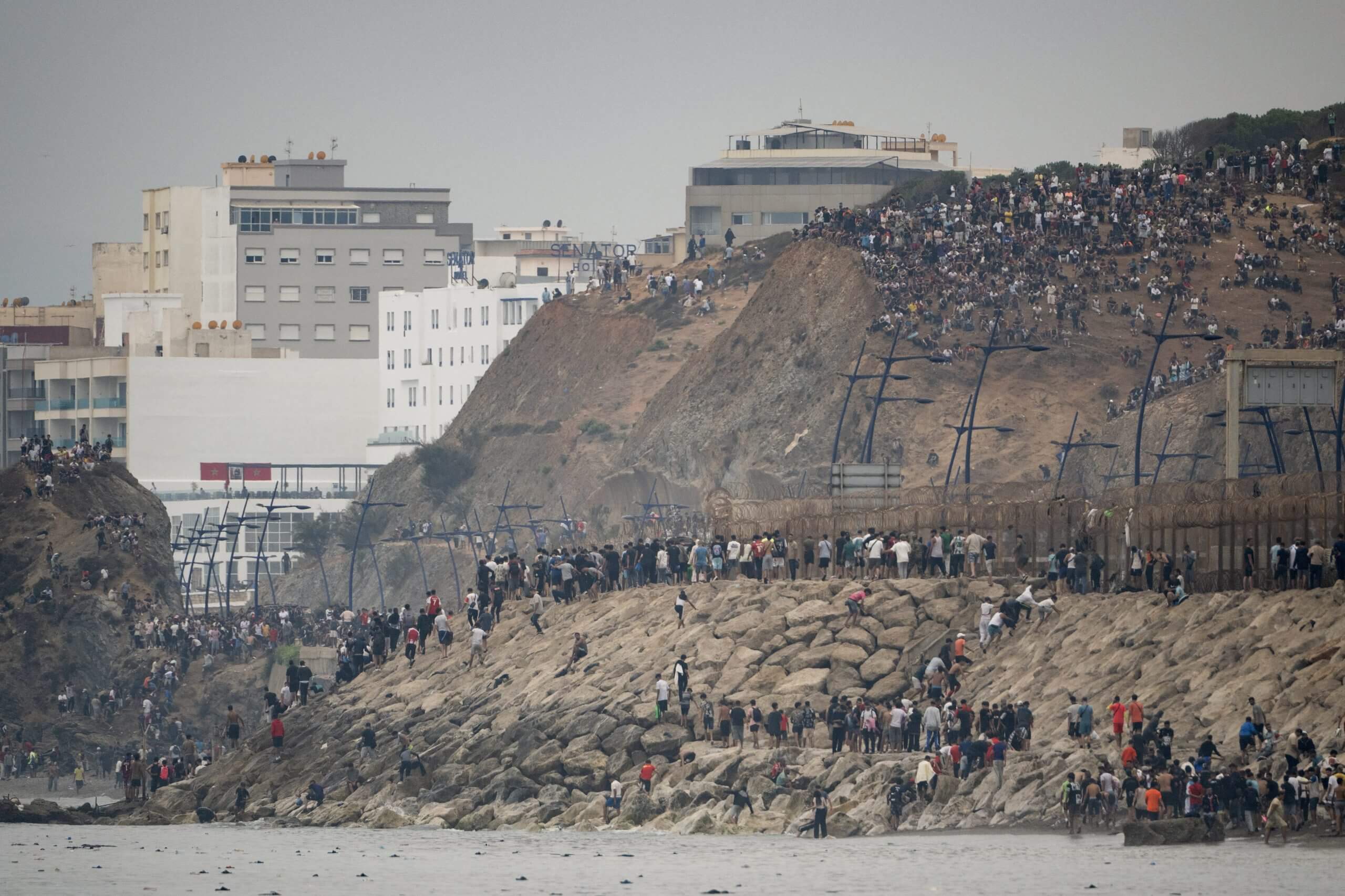 Imagen del 31 de julio, cuando miles de migrantes regresaron a Marruecos desde Ceuta