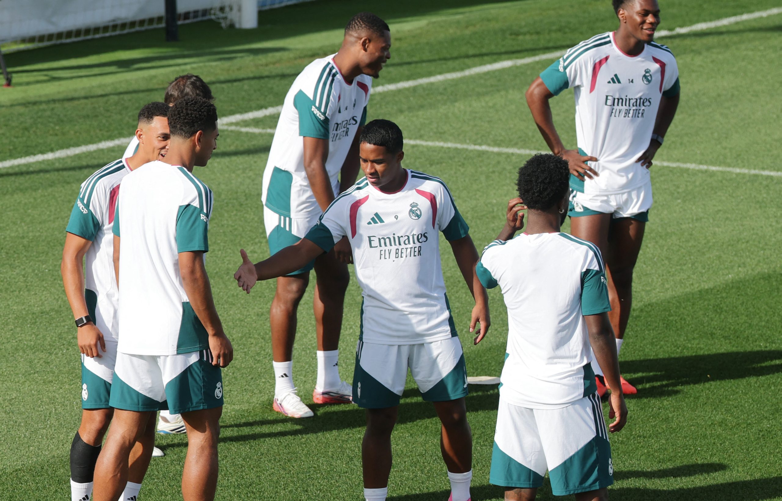 Endrick entrenando con el Real Madrid el lunes