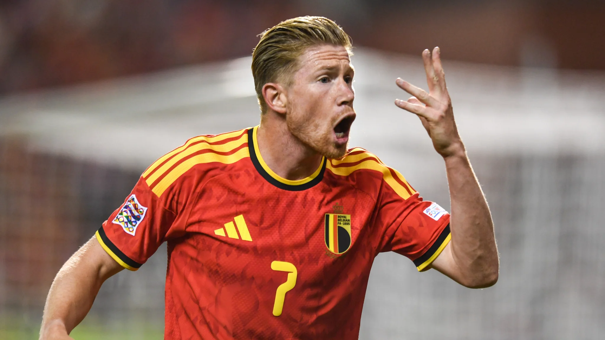 Kevin De Bruyne insultó y empujó al árbitro que le hacía cumplir una norma recién implementada