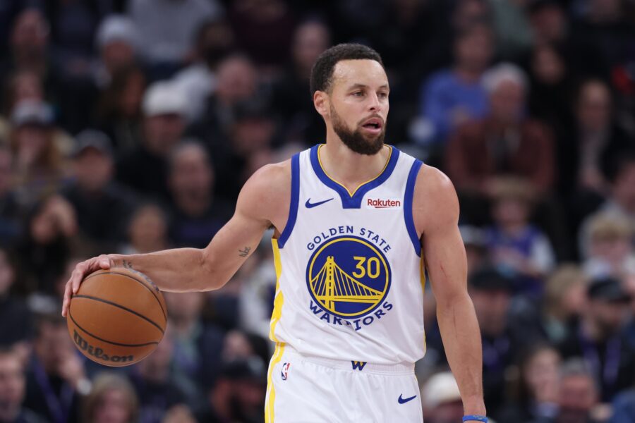 Stephen Curry firma extensión de dos años con los Warriors