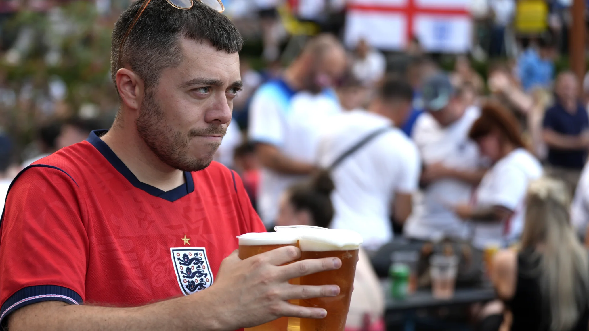 Après 40 ans d'interdiction, l'alcool bientôt de retour dans les tribunes des stades de foot anglais ?