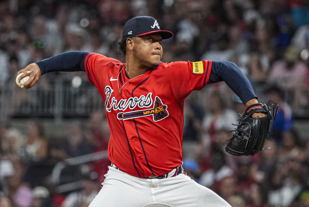 Braves eligen a Elieser Hernández