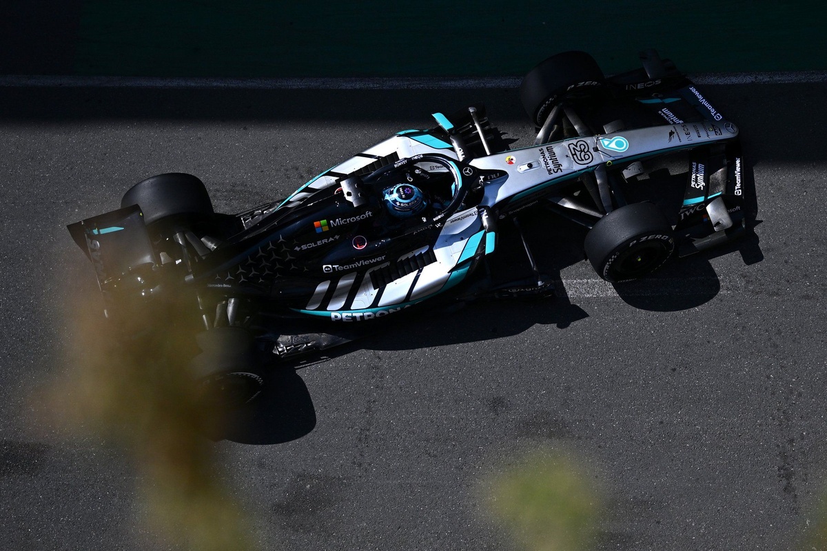 George Russell encabeza FP1 y Antonelli sufre fallos en Mercedes