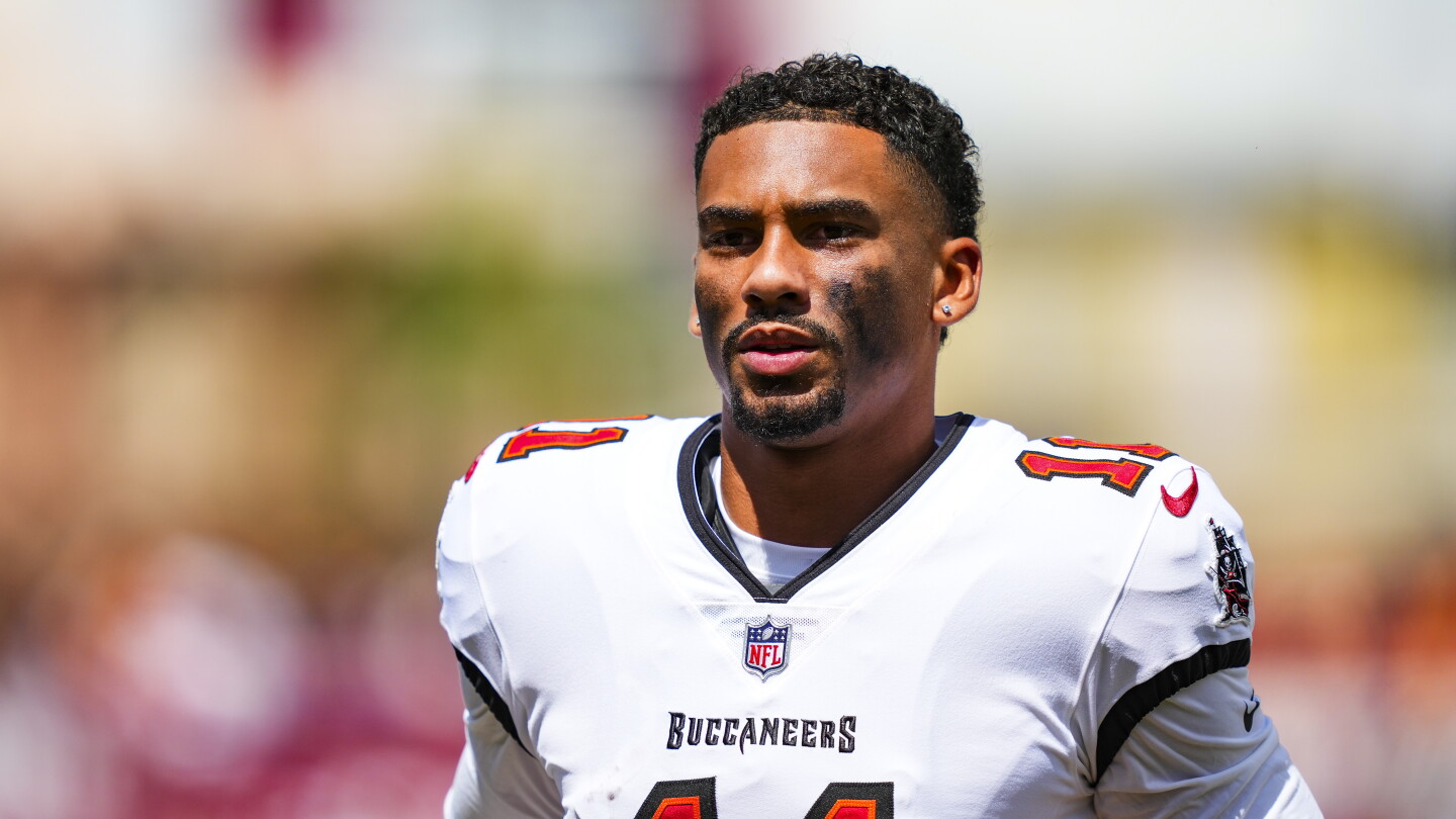 Imagen que muestra al equipo Buccaneers anunciando la reserva de lesiones de Jalen McMillan.