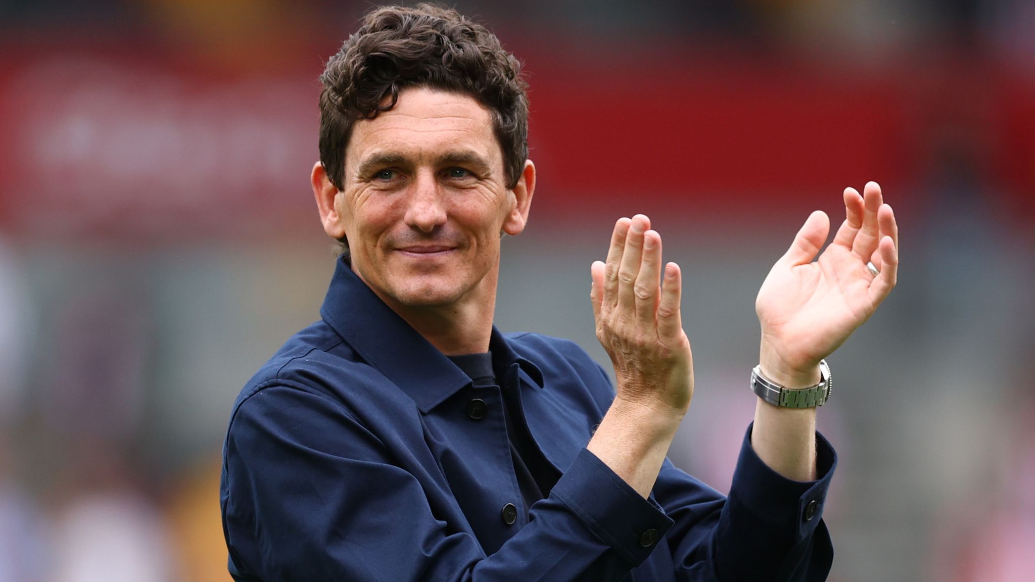 A los 40 años trabajó brevemente bajo Keith Andrews en Brentford