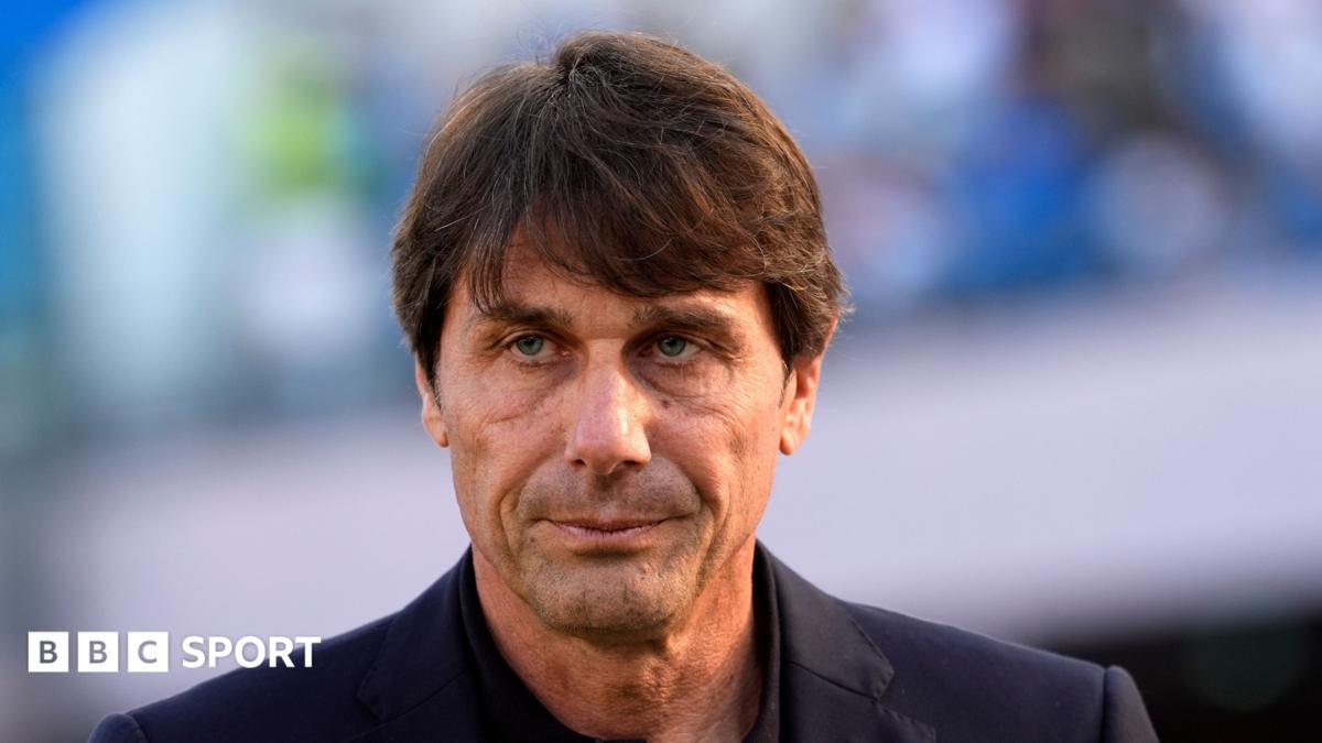 Antonio Conte niega rumores de negociaciones con Manchester United
