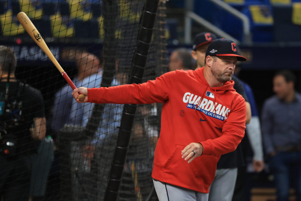 Stephen Vogt permanece como mánager de los Guardians