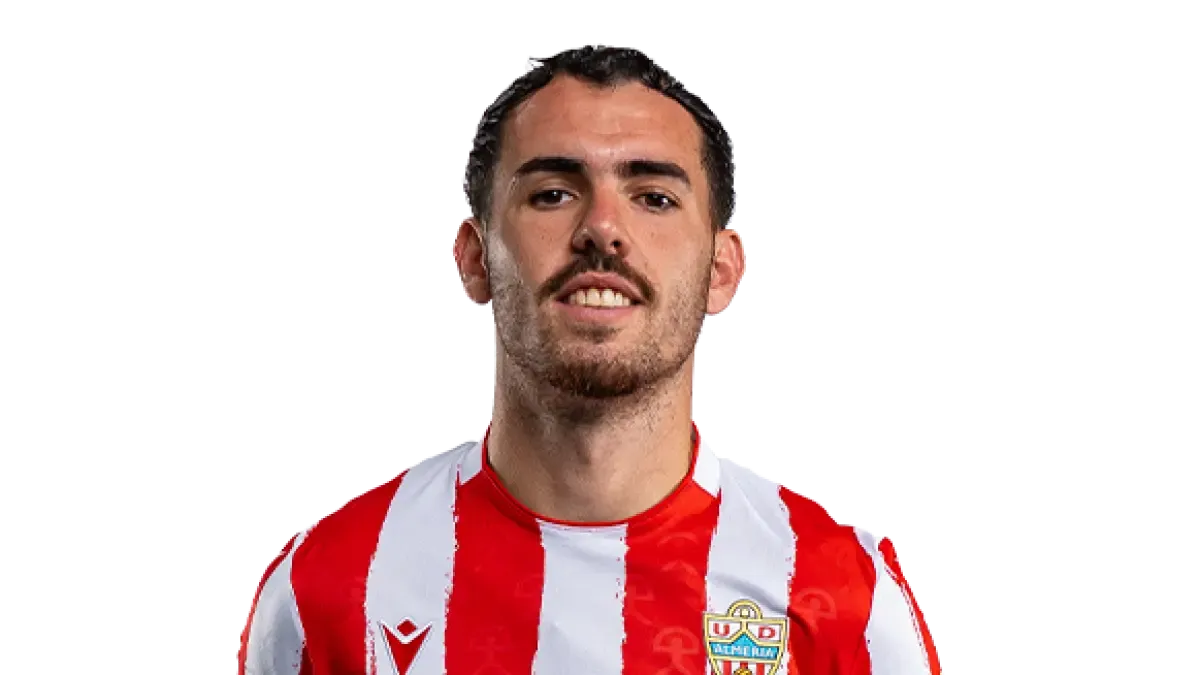 Álex Sola es apartado del grupo del Almería tras incidente.
