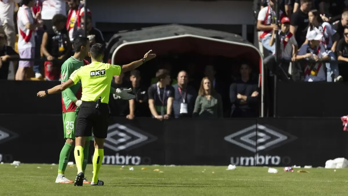 Protesta masiva y suspensión del caótico encuentro entre Rayo y Athletic en Vallecas. ¿Podrá el Athletic recuperar puntos en el próximo encuentro?