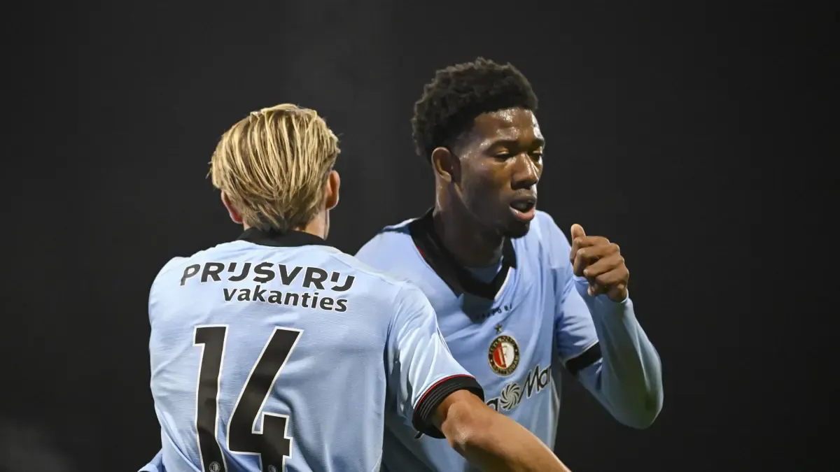 Feyenoord celebra victoria goleadora antes del partido contra el Real Betis