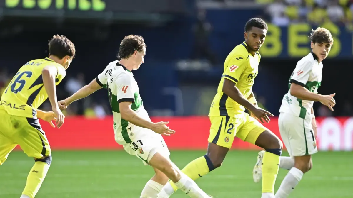 Logan Costa celebra su regreso a la titularidad con el Villarreal