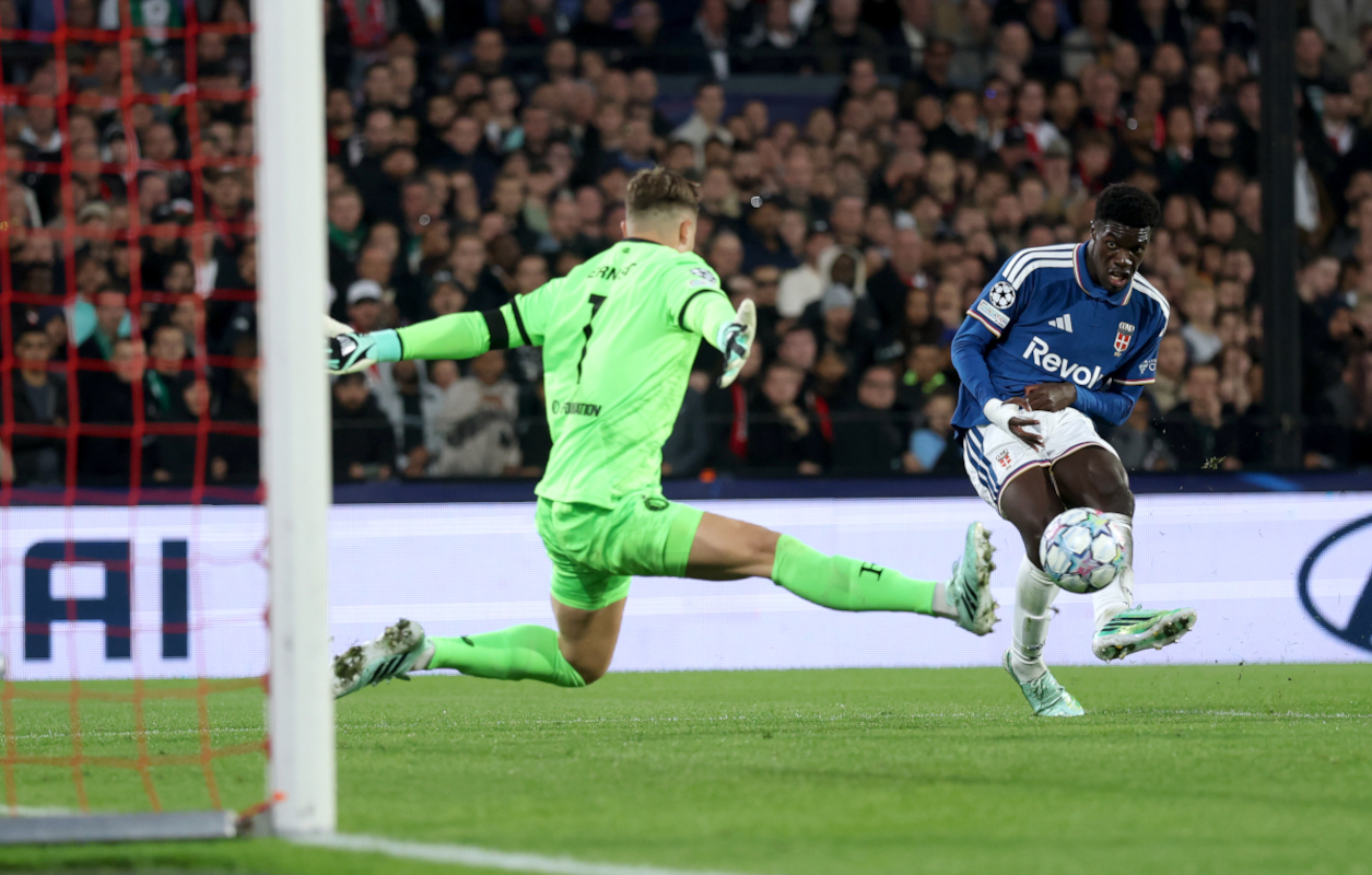 UCL | Feyenoord 3-2 Como: Liderato perdido en derrota de Rotterdam