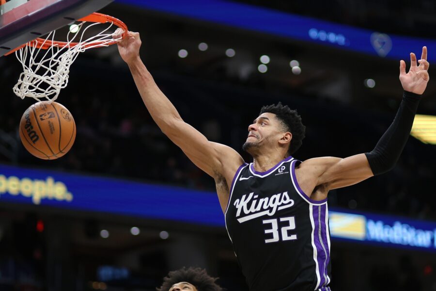 Distensión de pantorrilla que deja fuera al menos dos semanas al pívot Dylan Cardwell de los Kings.