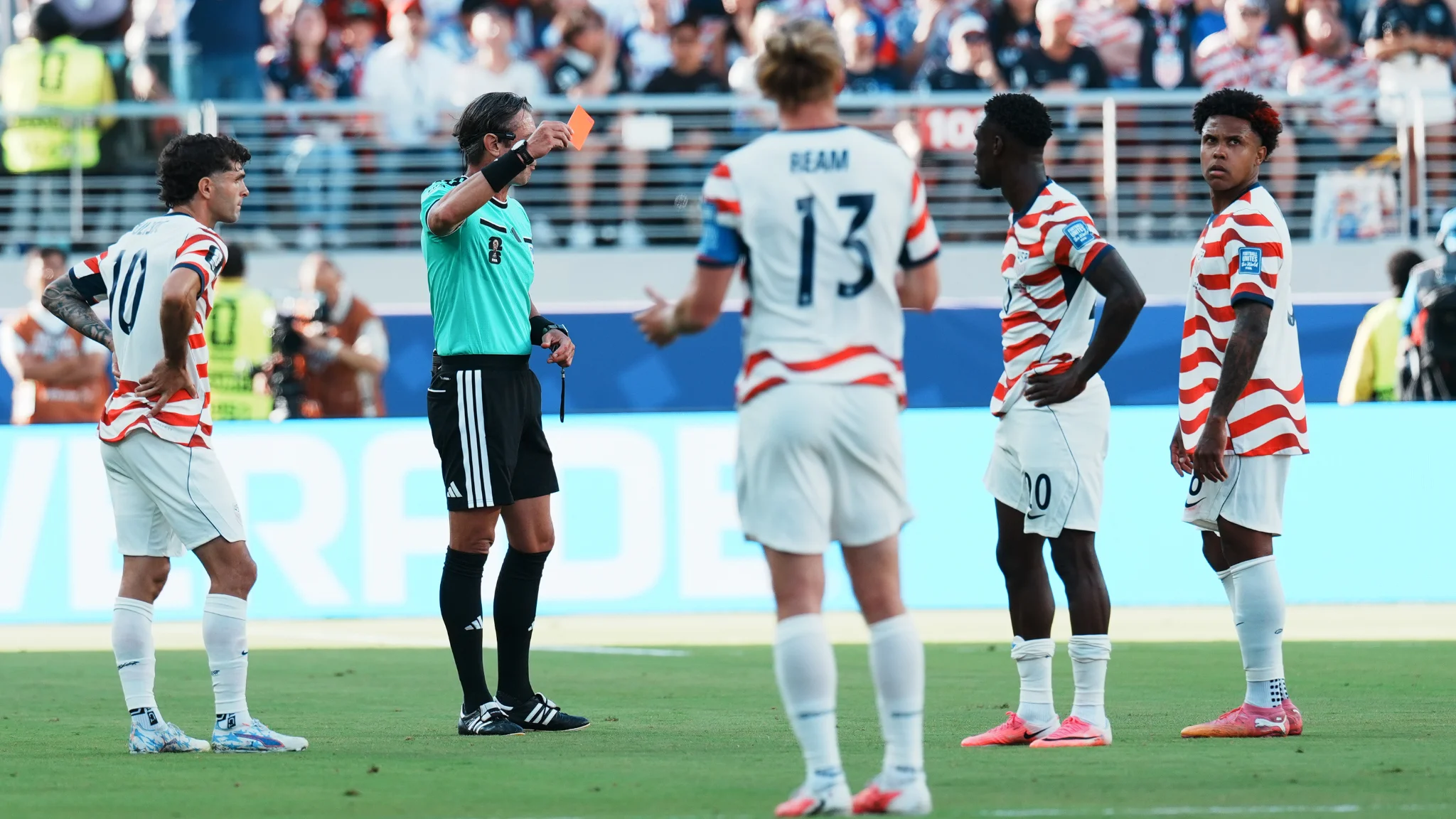 Después del escándalo Balogun en el Mundial, la FIFA cambiará el artículo 27