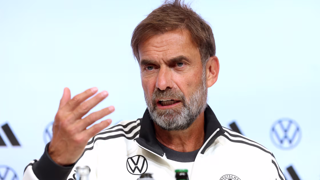 Jürgen Klopp, entrenador de Alemania, adopta una postura firme contra el racismo