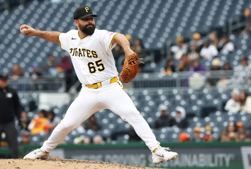 Jose Urquidy sigue libre de contrato