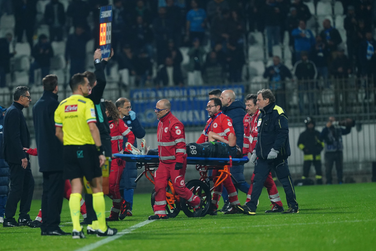 Lobotka injury: Napoli star stretchered off in tears