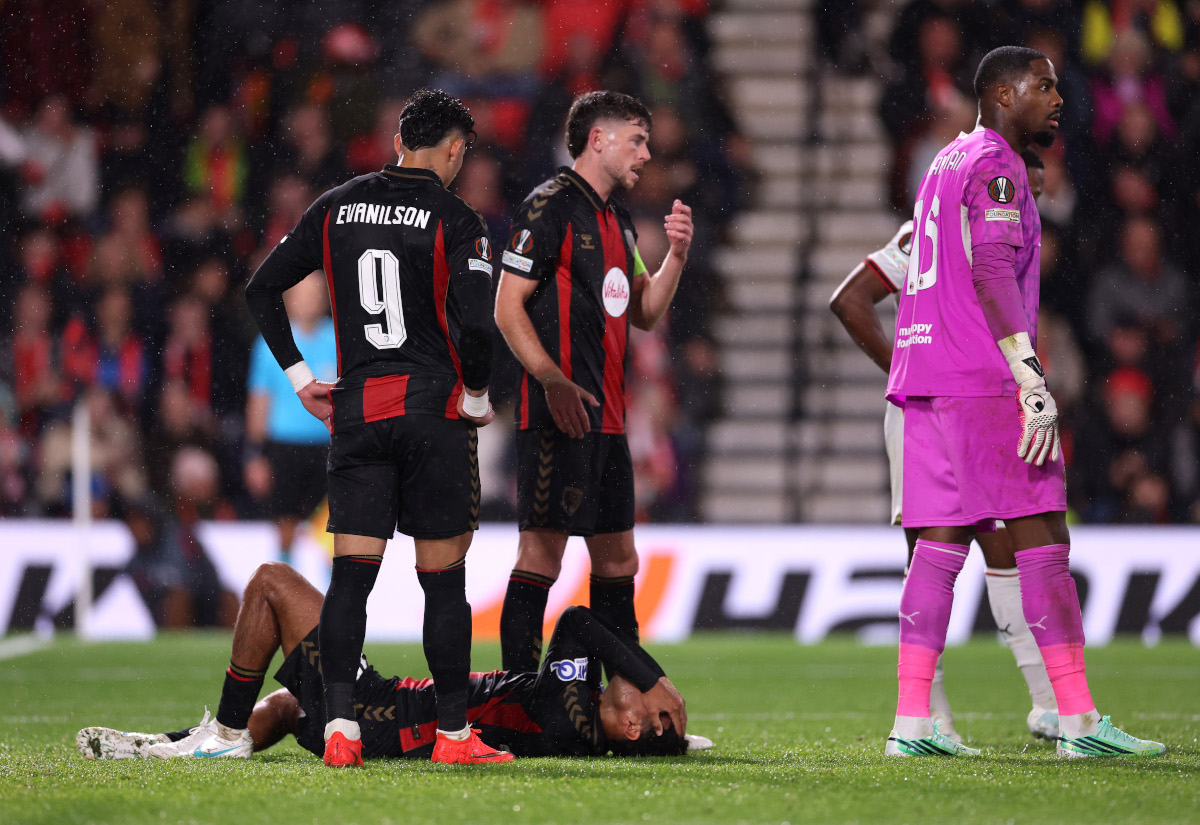 Milan condena el abuso racista a Maignan tras la expulsión en Bournemouth