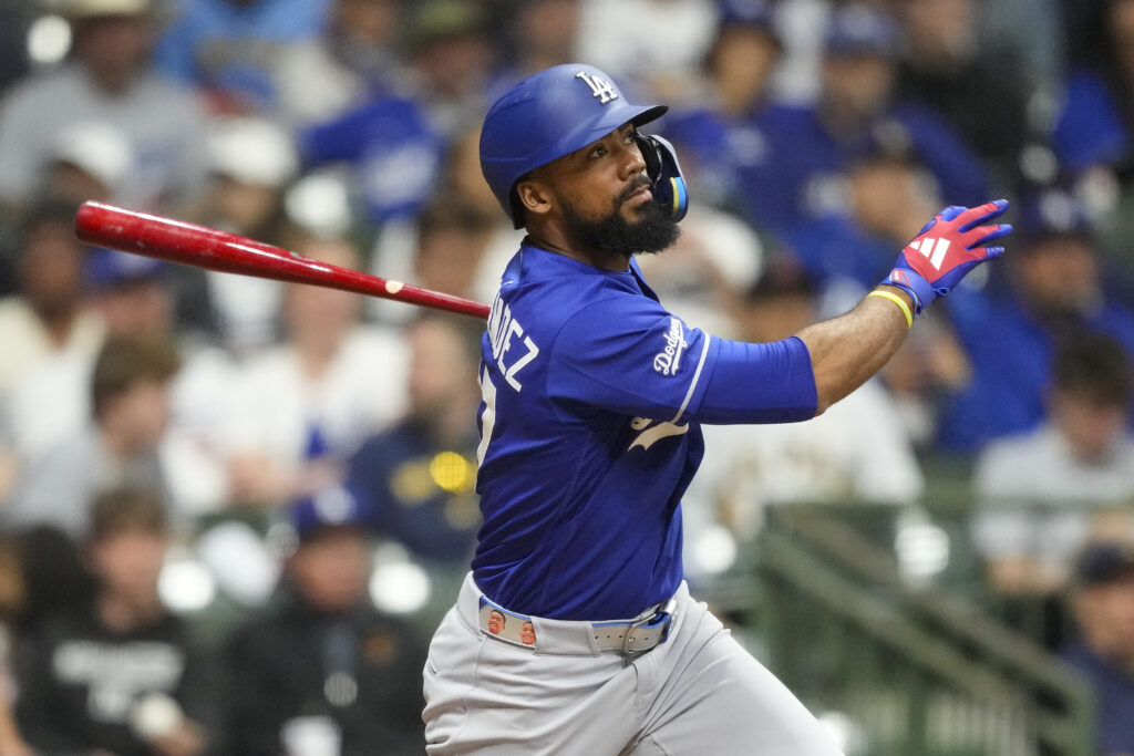Teoscar Hernández tuvo una temporada 2023 irregular con los Mariners, lo que limitó su plataforma antes de entrar en agencia libre por primera vez...