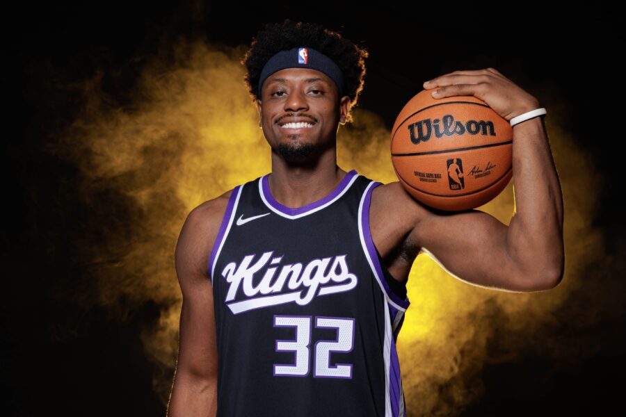Terry Taylor (Spurs) y Viktor Lakhin (Kings) firman acuerdos de campamento