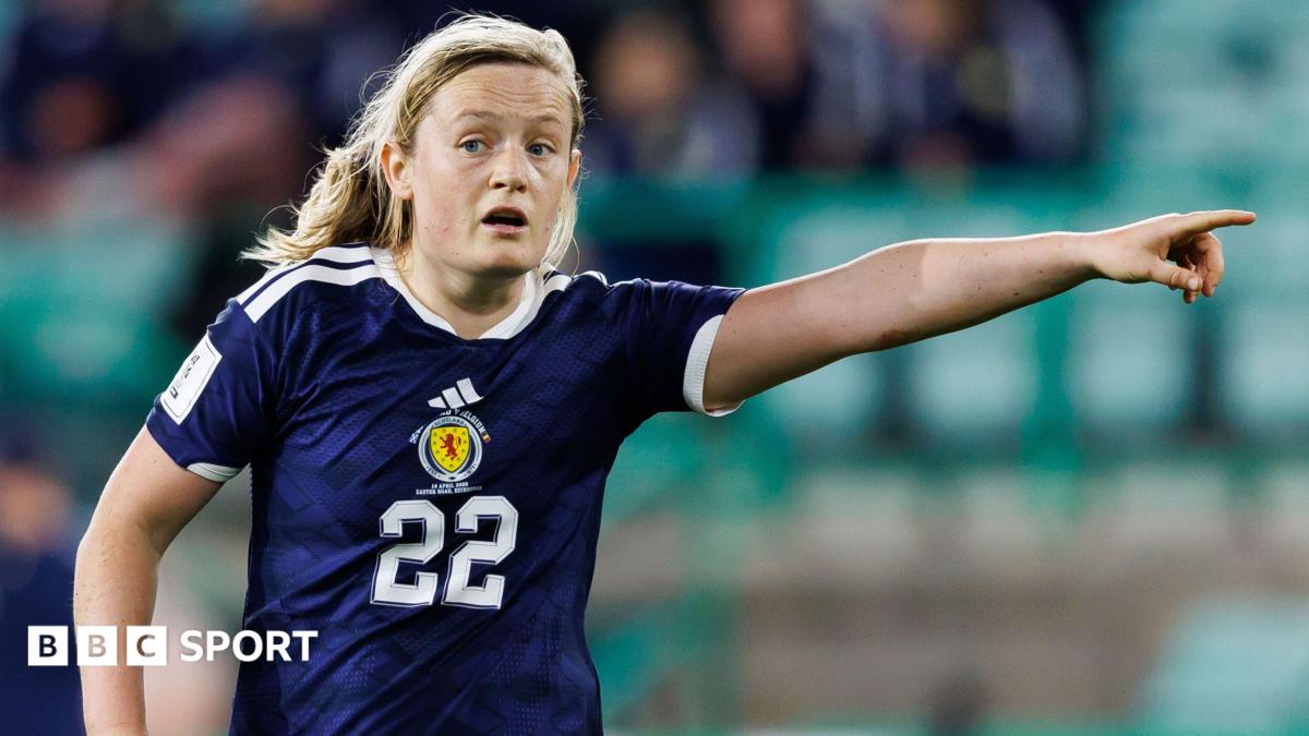 Erin Cuthbert feliz tras su regreso y la victoria 2-0 de Escocia sobre República Checa.