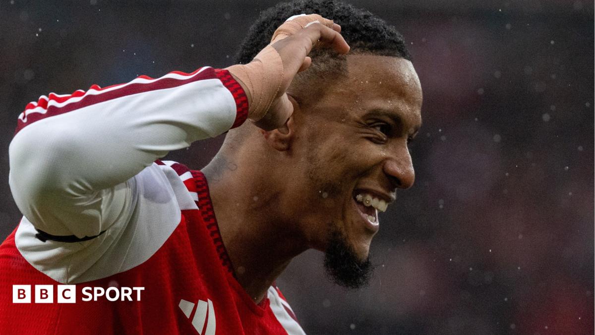 Sin Saliba, sin problema: Konsa se impone en Arsenal