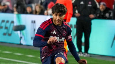 Carles Gil alcanza su 100ª asistencia y ayuda a New England al segundo lugar del Este