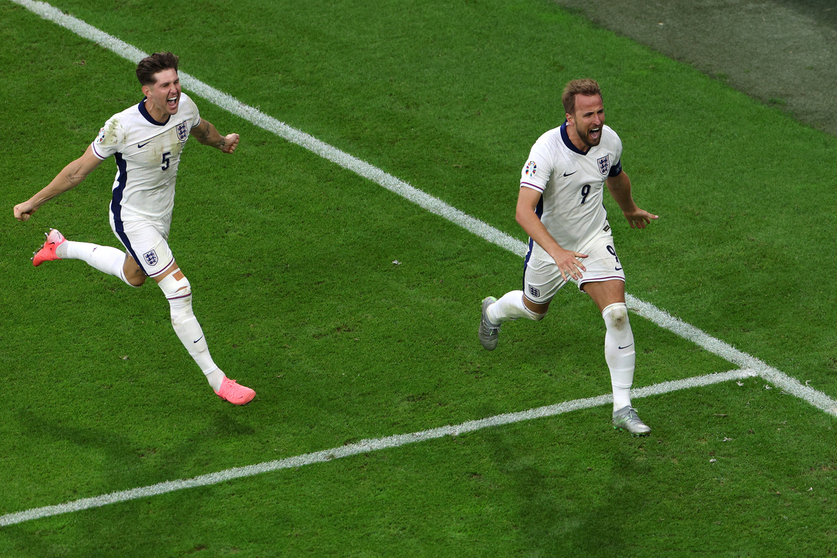 Estrellas del Inter Stones y Spence envían mensajes a Kane tras su victoria en el Balón de Oro 2026