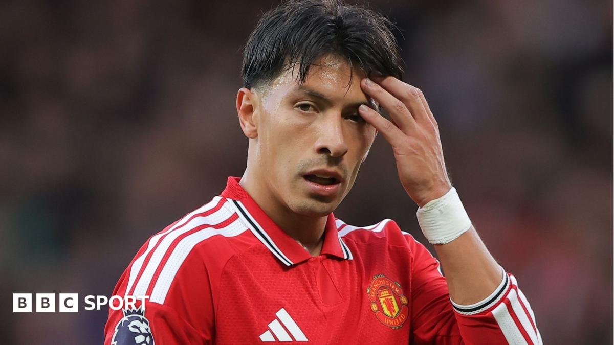 Martínez se disculpa por su arrebato y recibe multa del Manchester United