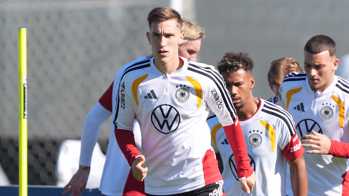 Defensa del Borussia Dortmund, Nico Schlotterbeck, fuera de la selección alemana por lesión de tobillo.