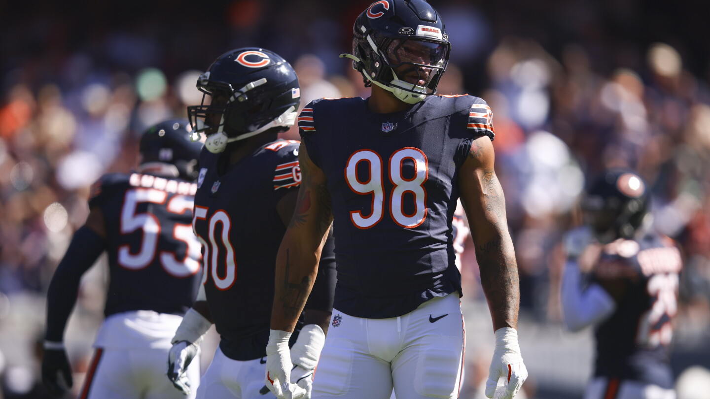 Montez Sweat de los Bears suspendido dos partidos por violación de sustancias mejoradoras.