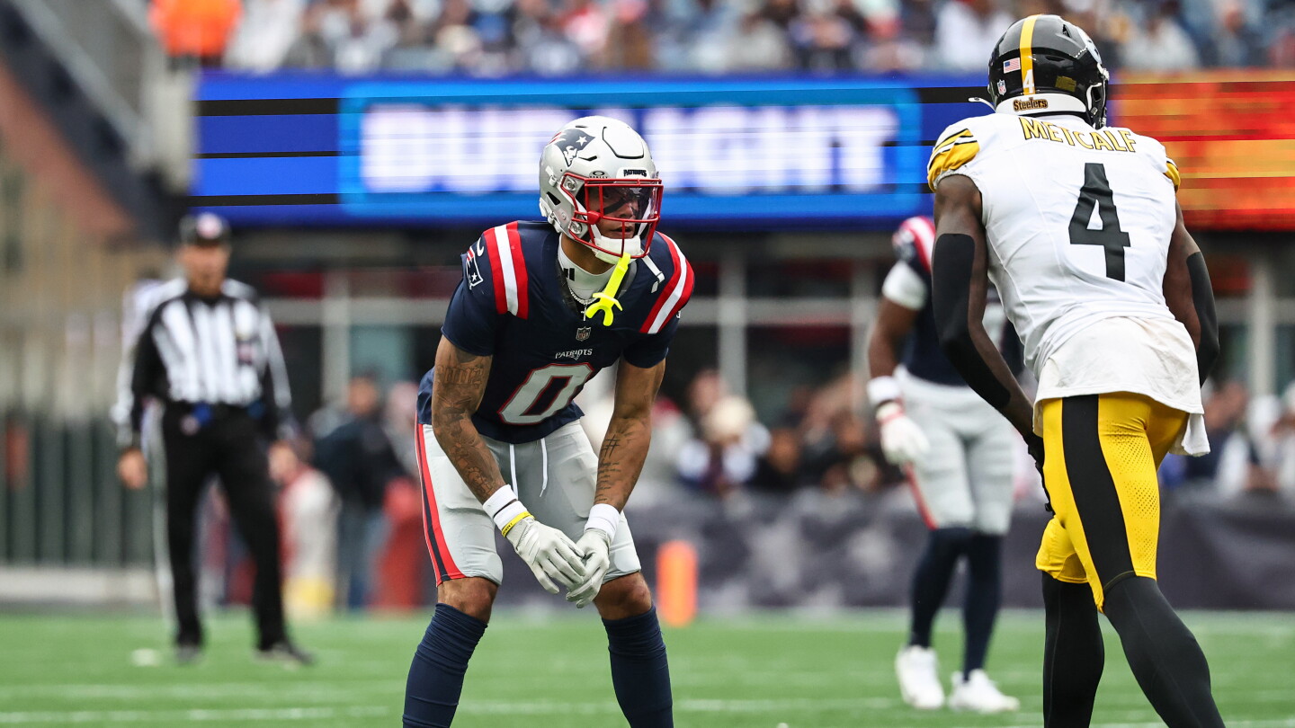 Christian González y Christian Barmore fuera de la práctica de los Patriots