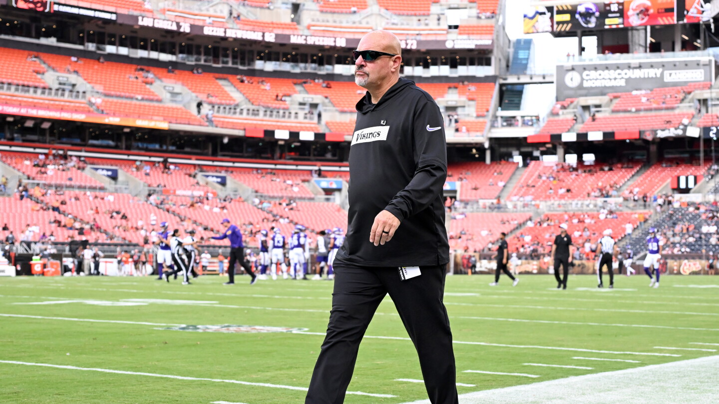 Christian Parker, coordinador defensivo de los Cowboys, describe a Mike Pettine como mano derecha, no como solución milagrosa.