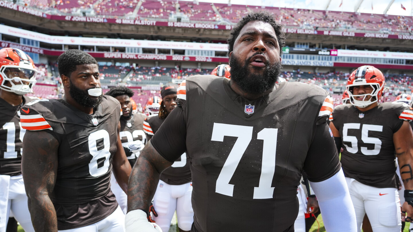 Browns enumeran a tres jugadores como dudosos, incluido el tackle Tytus Howard