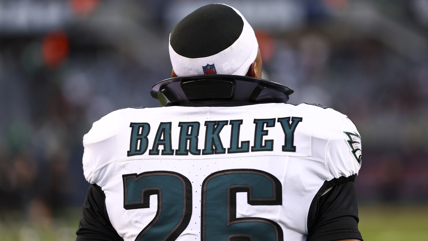 Reportaje: Saquón Barkley de los Eagles está "week to week" por una lesión de isquiotibial.