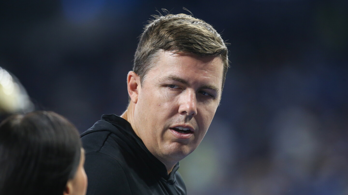Benson en la práctica de los Saints, Moore asegura que todo está bien.