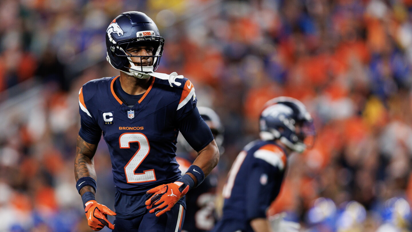 Pat Surtain II vuelve a entrenar con los Broncos