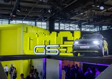 Opel acelera su electrificación con una ofensiva SUV de altas prestaciones