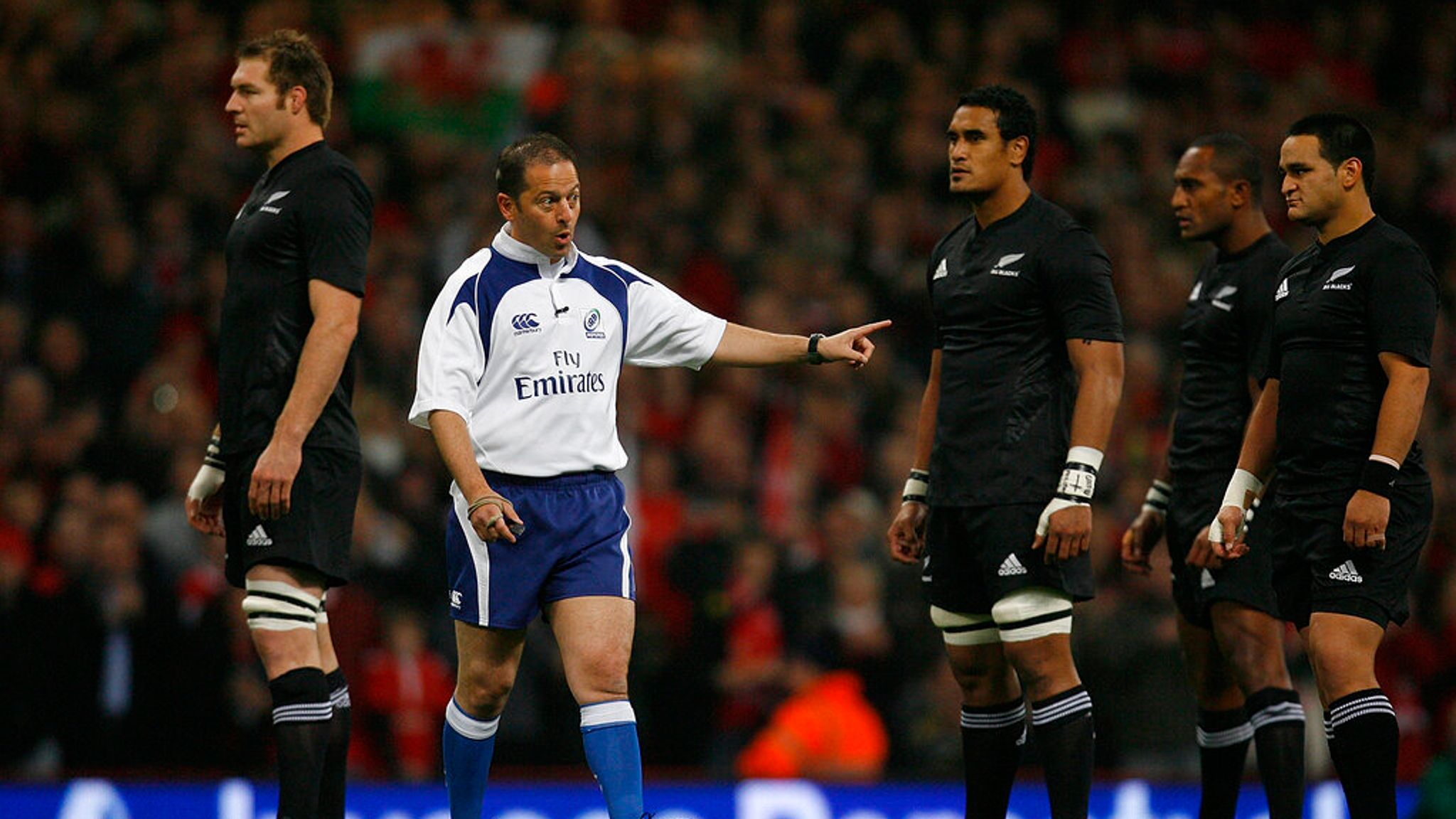 Referee Jonathan Kaplan attempted to make both sides move in Cardiff in 2008, but failed
