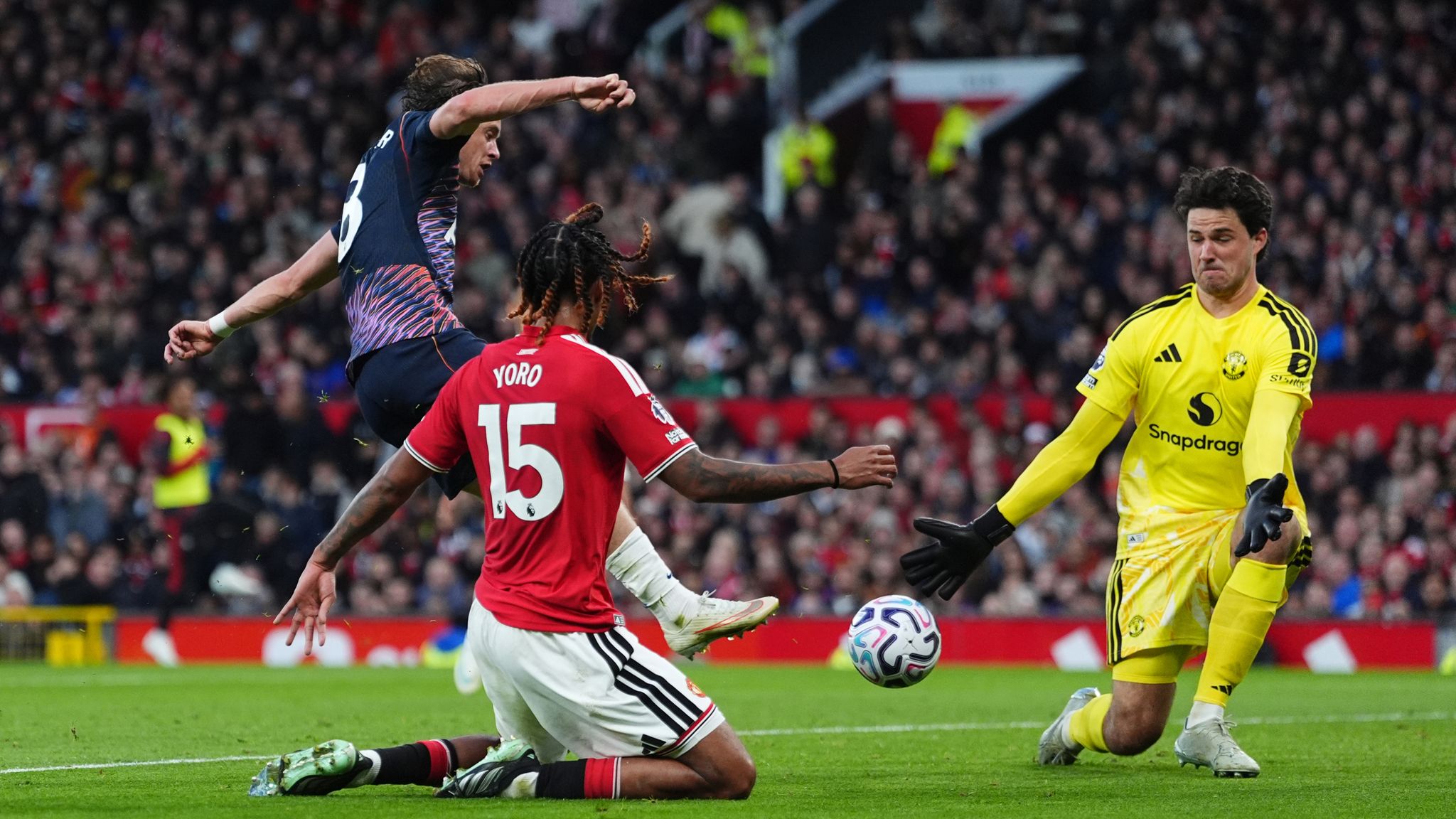 Spurs falló varias oportunidades antes del gol inicial del United