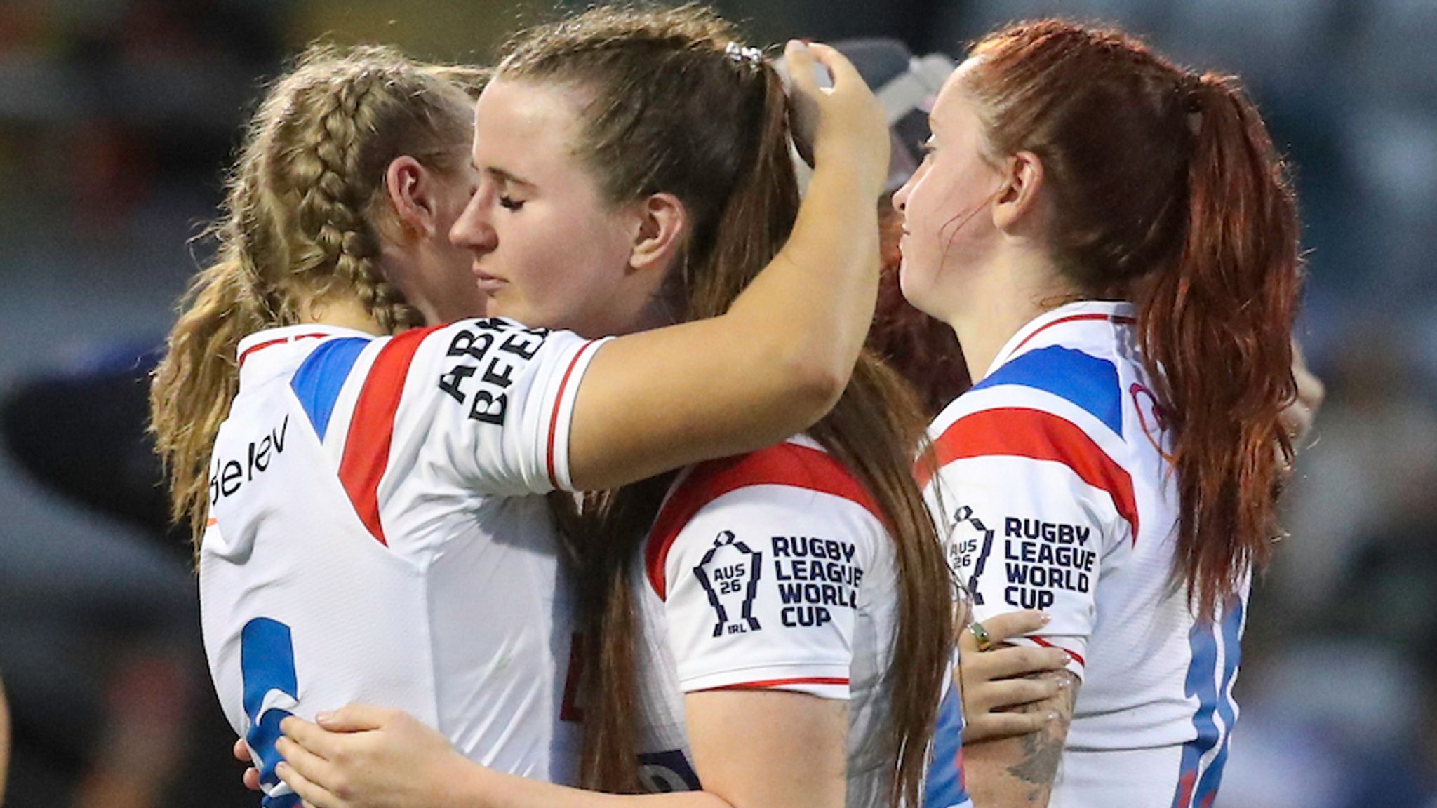 Isabel Rowe y Evie Cousins reflexionan sobre la eliminación en la fase de grupos